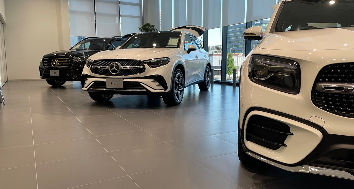 AMGの世界観を演出した特別な空間で多数のAMGモデルがご覧になれるAMGコーナー